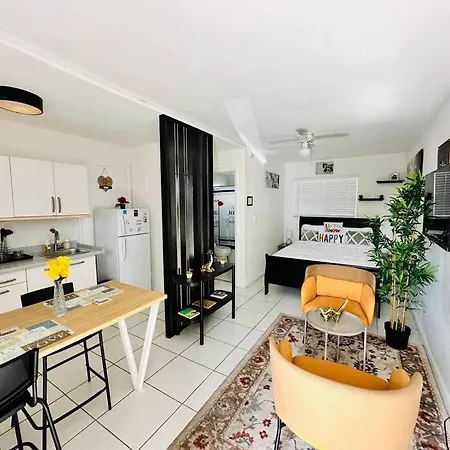 Cozy Apartment Near Seminole Hard Rock Cafe